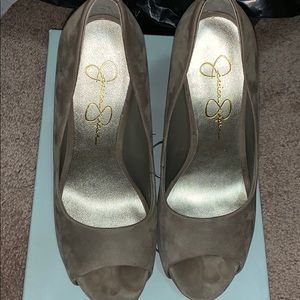 Jessica Simpson pumps